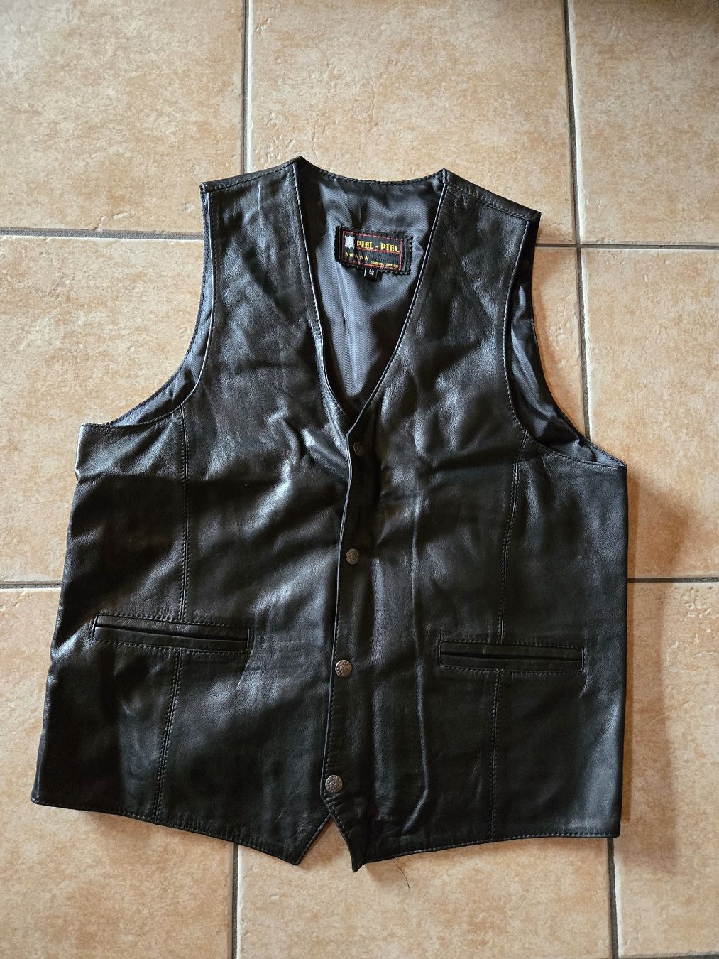 Gilet & Giacche: Gilet en cuir fin – Usato da Sion venduto da Oonathoo