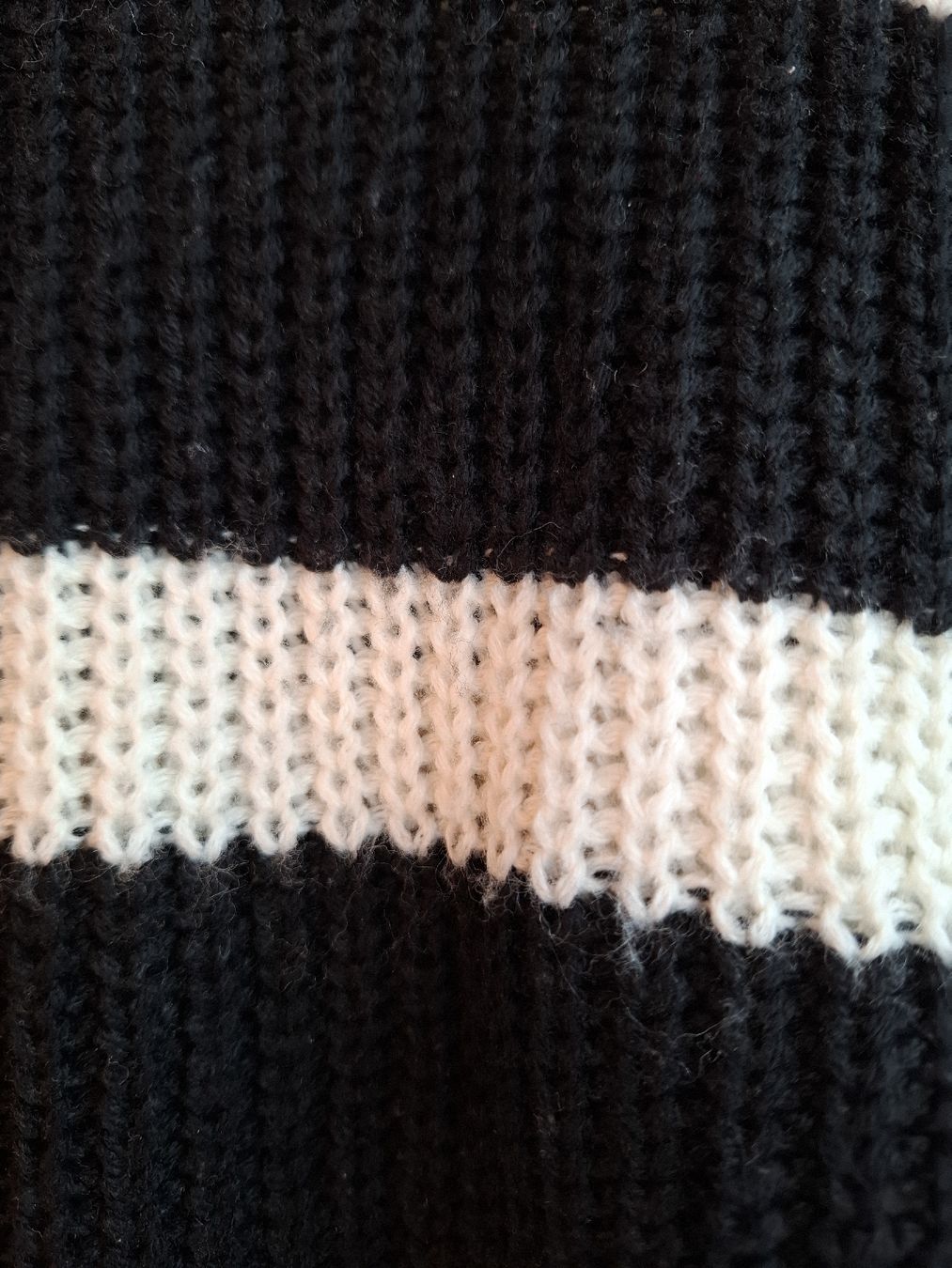 Maglioni & Felpe: Pullover Chicoree gestreift schwarz weiss Grösse M – Usato da Zuchwil venduto da bvj_5t82 2