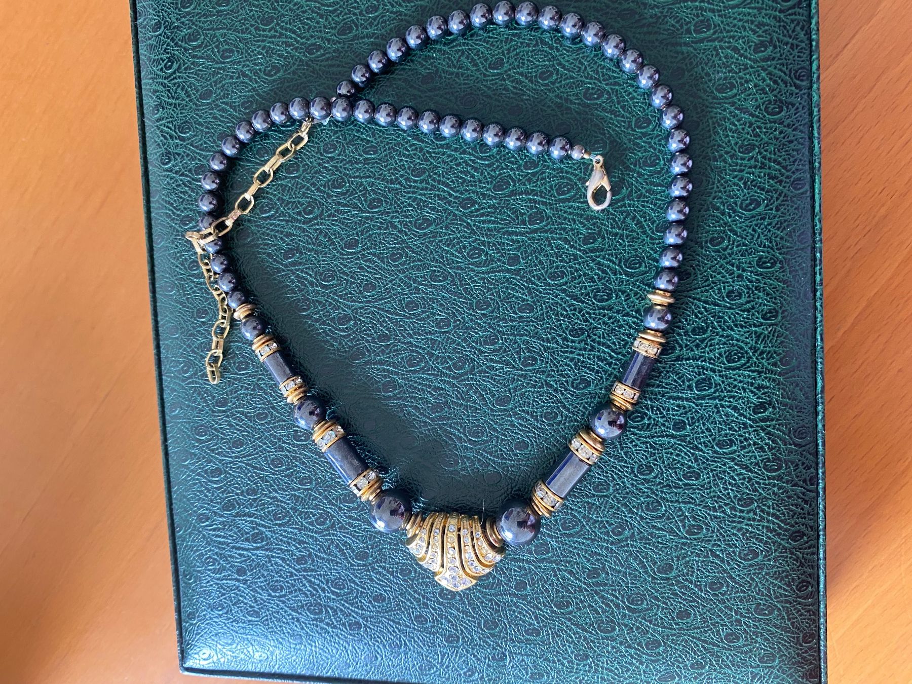Catenine: collier  vintage hématite – Usato da Fribourg venduto da Evita9Vintage 3
