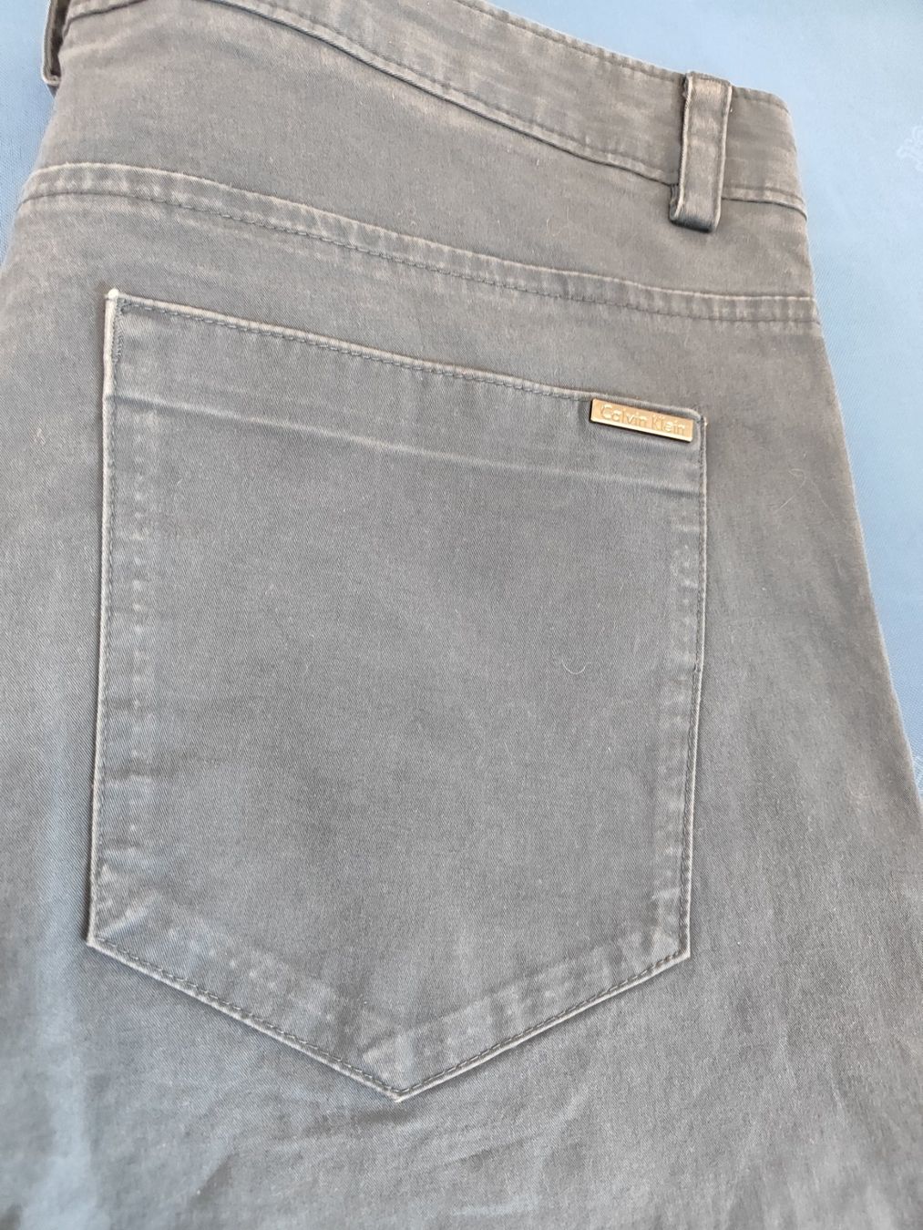 Calvin Klein Pantaloni: Herren Hose CK GR 34/32 – Usato da Langnau am Albis venduto da Judithsebi