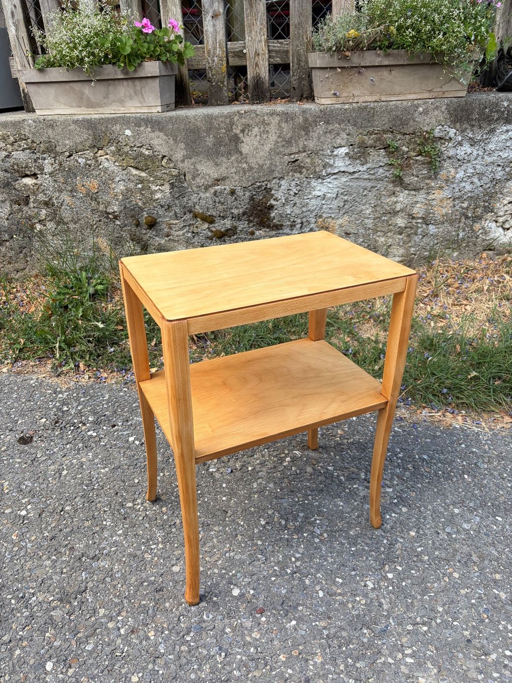 Tische: Table d'appoint en bois clair – Gebraucht aus Correvon von HelloBello71 4