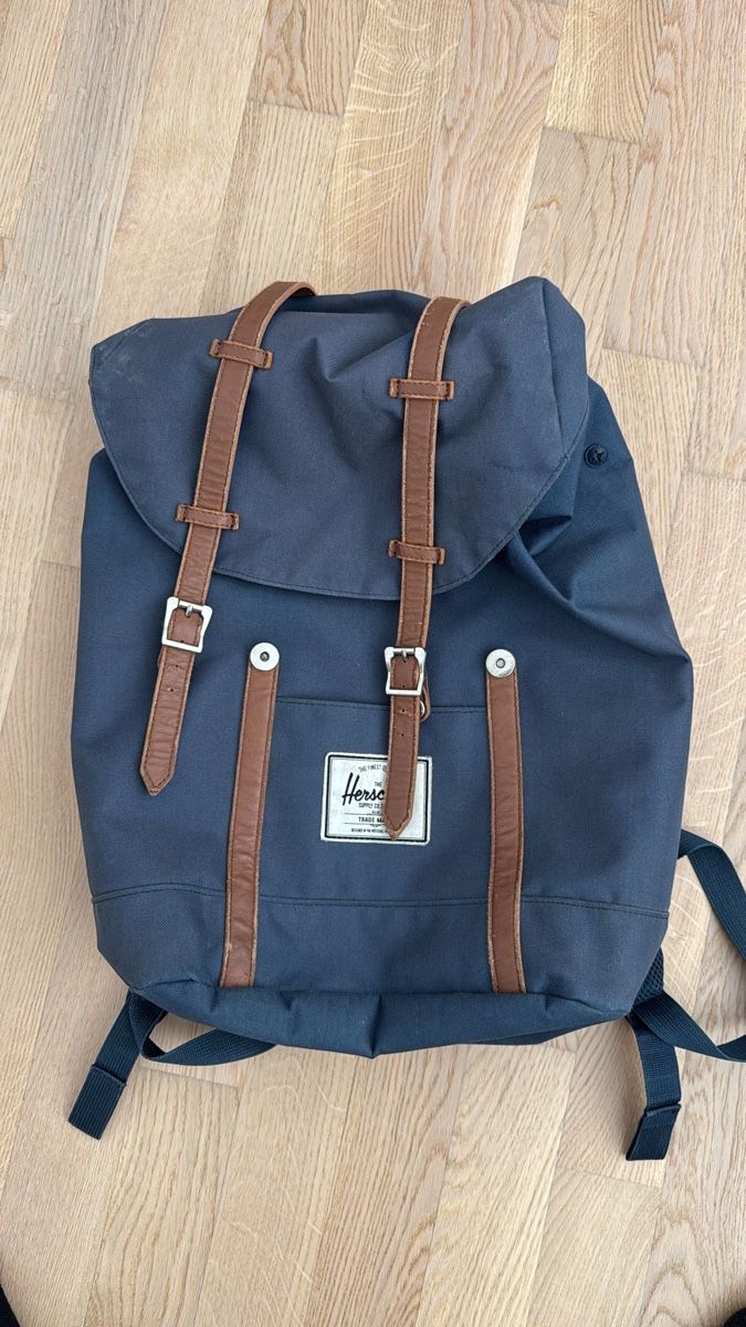 Herschel Zaini: Herschel Rucksack Dunkelblau – Usato da Basel venduto da FannySt