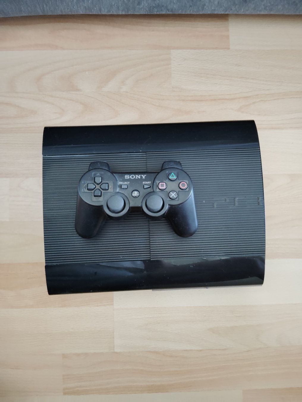 Sony Konsolen: Playstation 3 Slim mit controller und CoD Black Ops – Gebraucht aus Rorschacherberg von dualwield-man 3