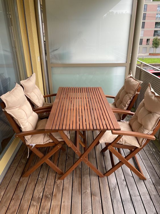 Outsunny 6-teiliges Gartentisch-Set – Mit 4 Klappstühlen, Rundem Glastisch & Sonnenschirm (Creme), Für Terrasse, Garten, Balkon