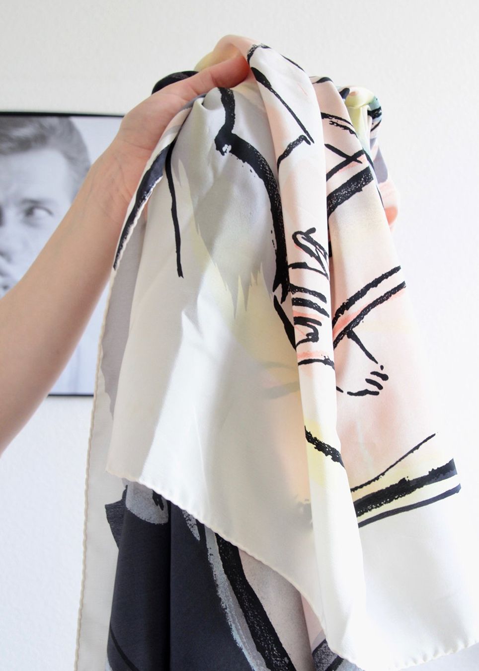 Foulard & Sciarpe: Seidentuch mit Helvetia Print – Usato da Buchs AG venduto da shoplio 4
