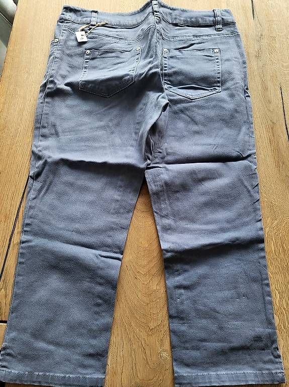 Pantaloni: Pantalon femme – Usato da Ecuvillens venduto da loloall 2