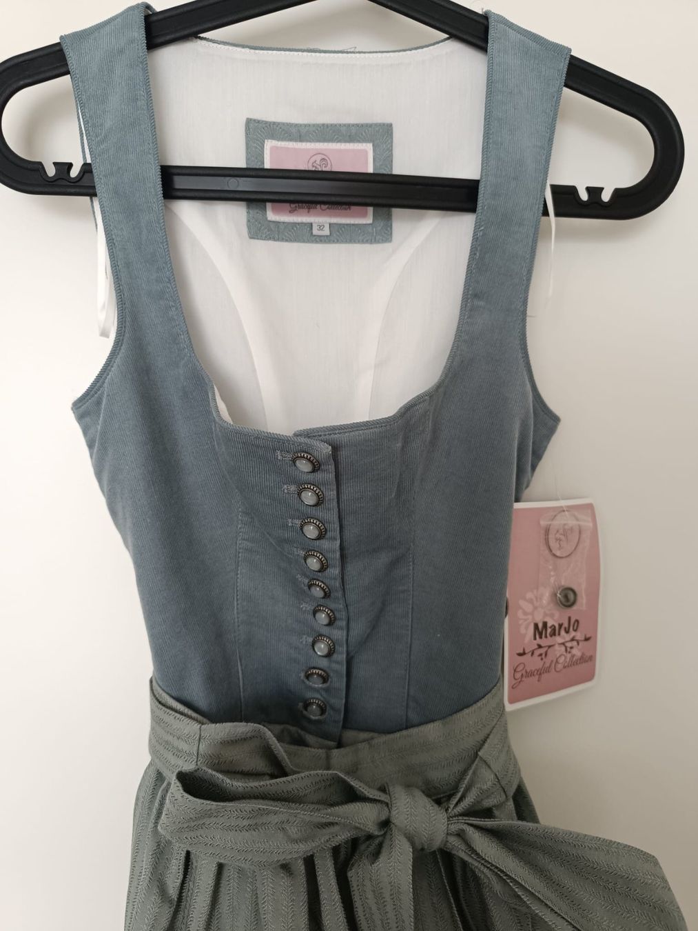 Costumi: Dirndl MarJo inkl. Bluse – Nuovo e nell'imballaggio originale da Niederrohrdorf venduto da kahaas 3