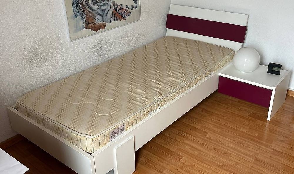 BUREAU bon état (D'occasion) à Monthey pour CHF 15 – retrait uniquement