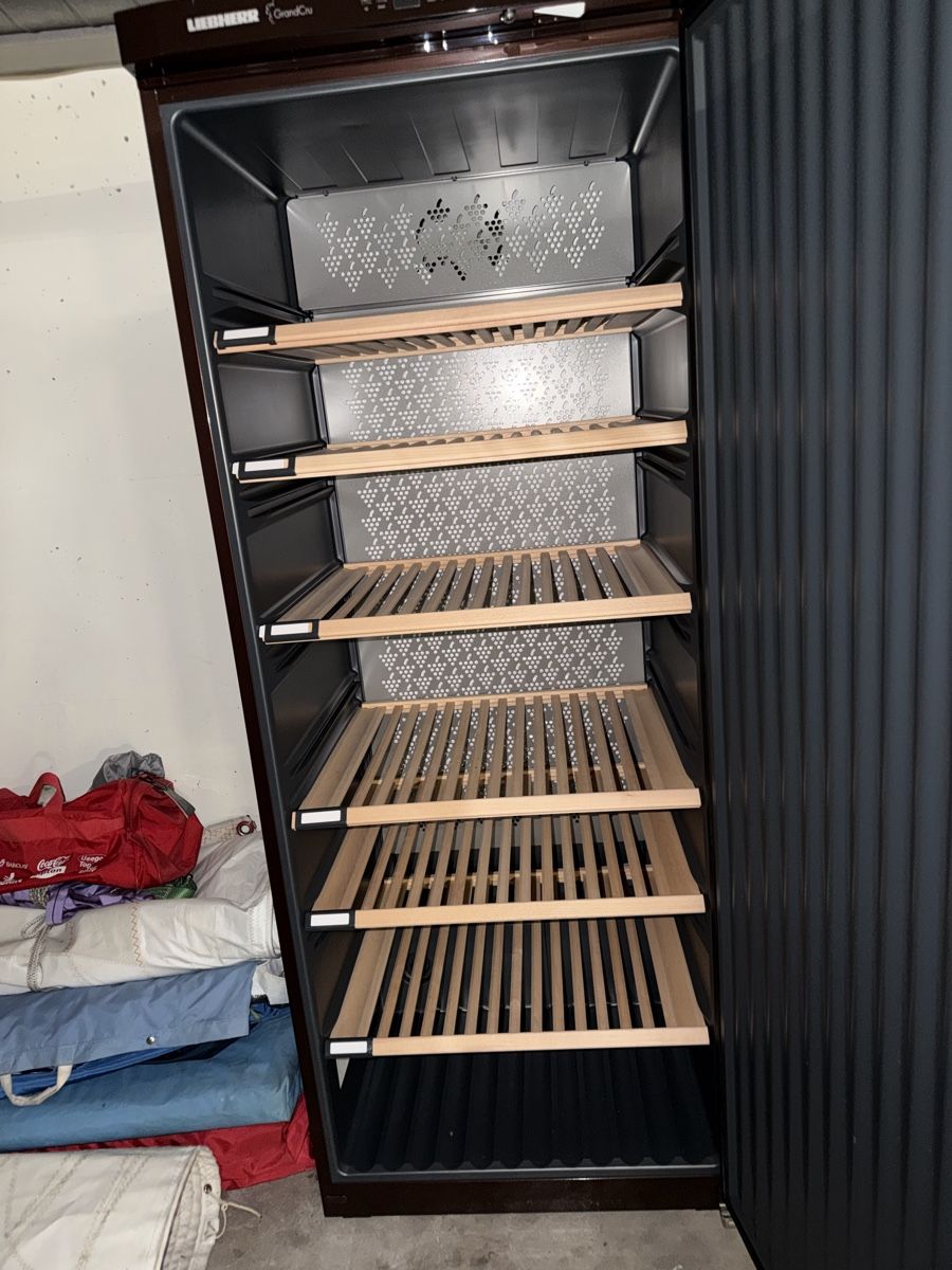 Frigoriferi: Liebherr Vinidor Wine Fridge used condition – Usato da Zürich venduto da art_8hkj 2