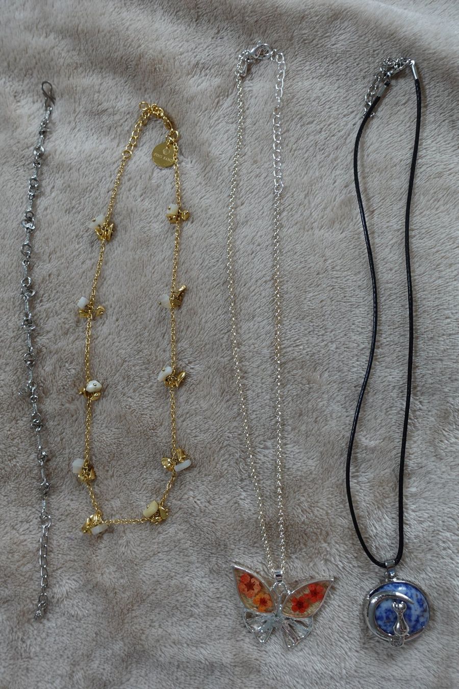 Autres bijoux: 1 schönes 21 teiliges Modeschmuck Set – D'occasion à rorschach par Babsi64 3