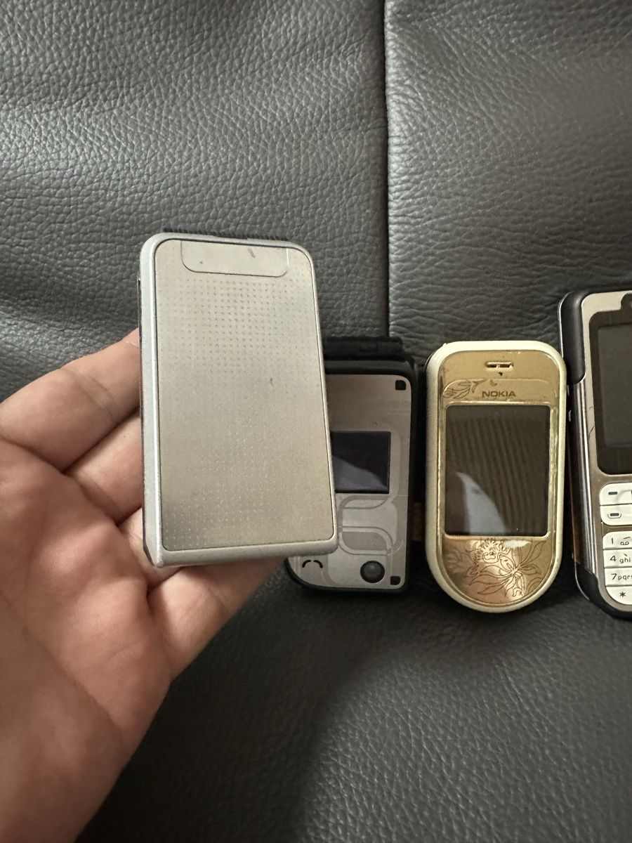 Nokia Telefoni cellulari / Smartphones: Nokia Handy Konvolut 4x – Difettoso da Heerbrugg venduto da Amazon38 2