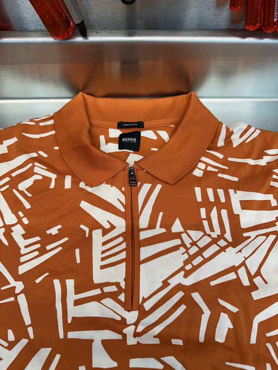 Hugo Boss T-shirts: Hugo Boss orange gemustert – D'occasion à Schwende par weesli 2