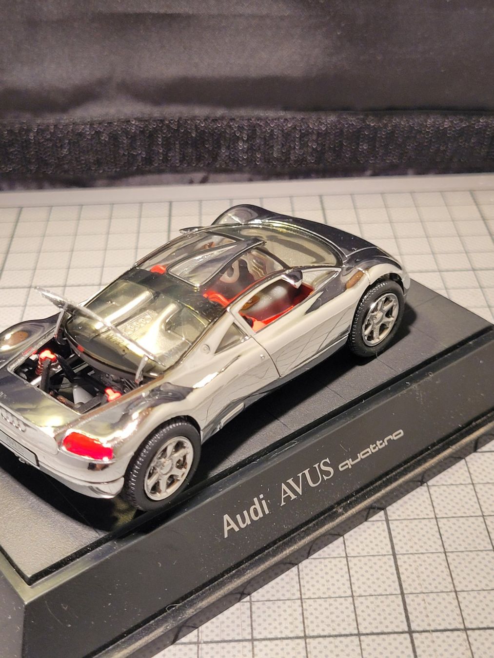 Audi Modellini d'auto: Audi AVUS quattro miniature chromée – Nuovo (secondo la descrizione) da Chézard-St-Martin venduto da AlPat-Collections