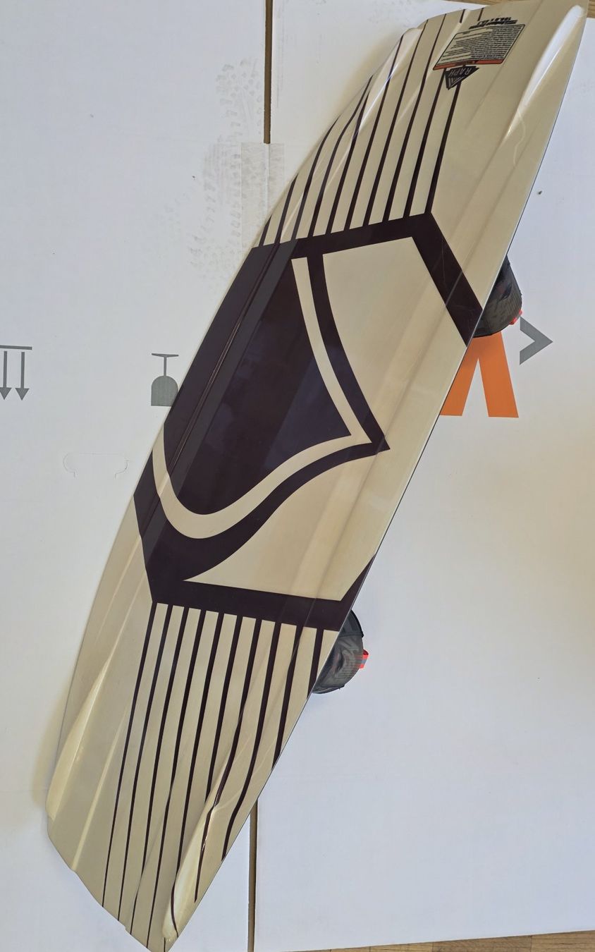 Tavole da surf e di nuoto: Liquid Force RDX Wakeboard mit Bindung gebrauchter Zustand – Usato da Wollerau venduto da CNP 1