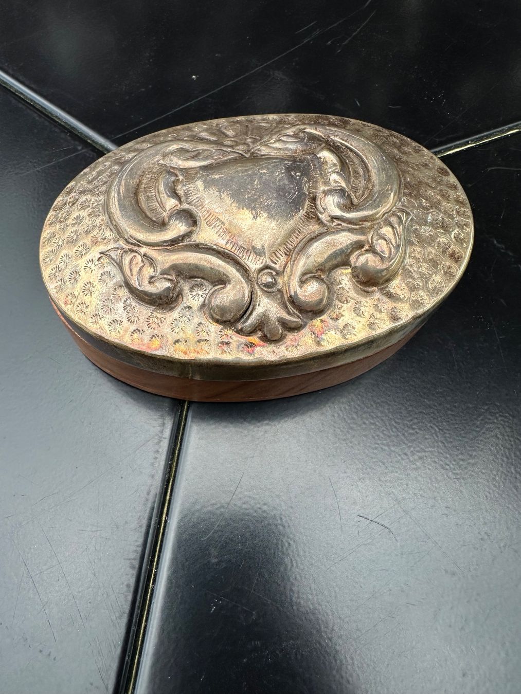 Tutte le decorazioni: Dose Holz mit Metall Deckel – Usato da Liestal venduto da Ballerino01