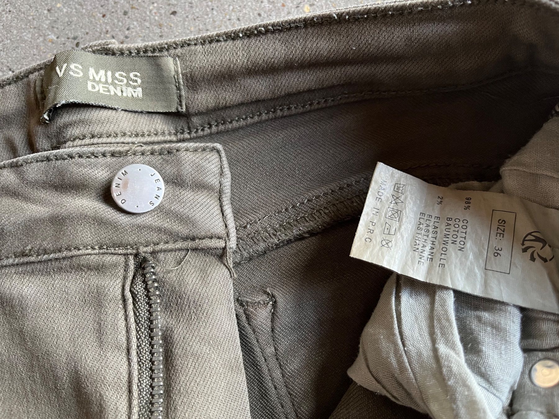 H&M Pantaloni: Jeans olivengrün, Gr. 36 – Usato da Gebenstorf venduto da Pphizi 2