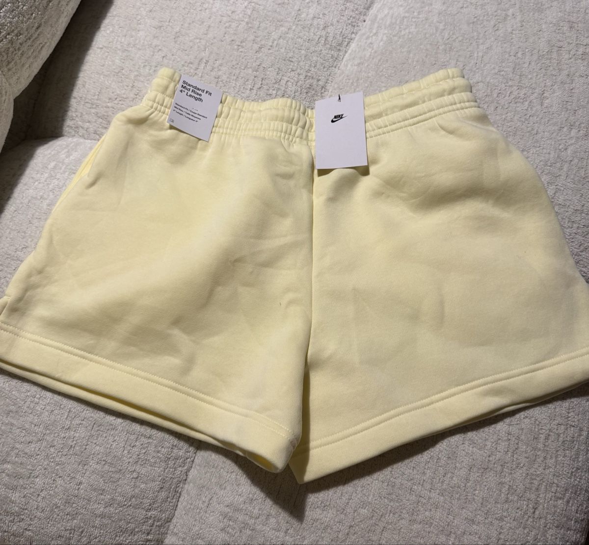 Nike Pantalons: Nike yellow Phoenix Shorts  – Neuf avec emballage d'origine à Zürich par di_archive 2