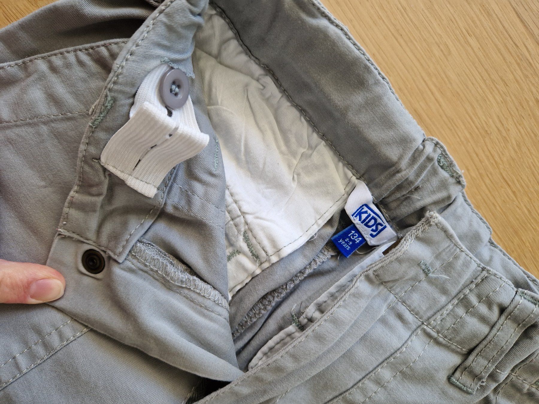 Hosen: Hosen. Gr.134 cm – Gebraucht aus Gossau SG von dolores_x 1
