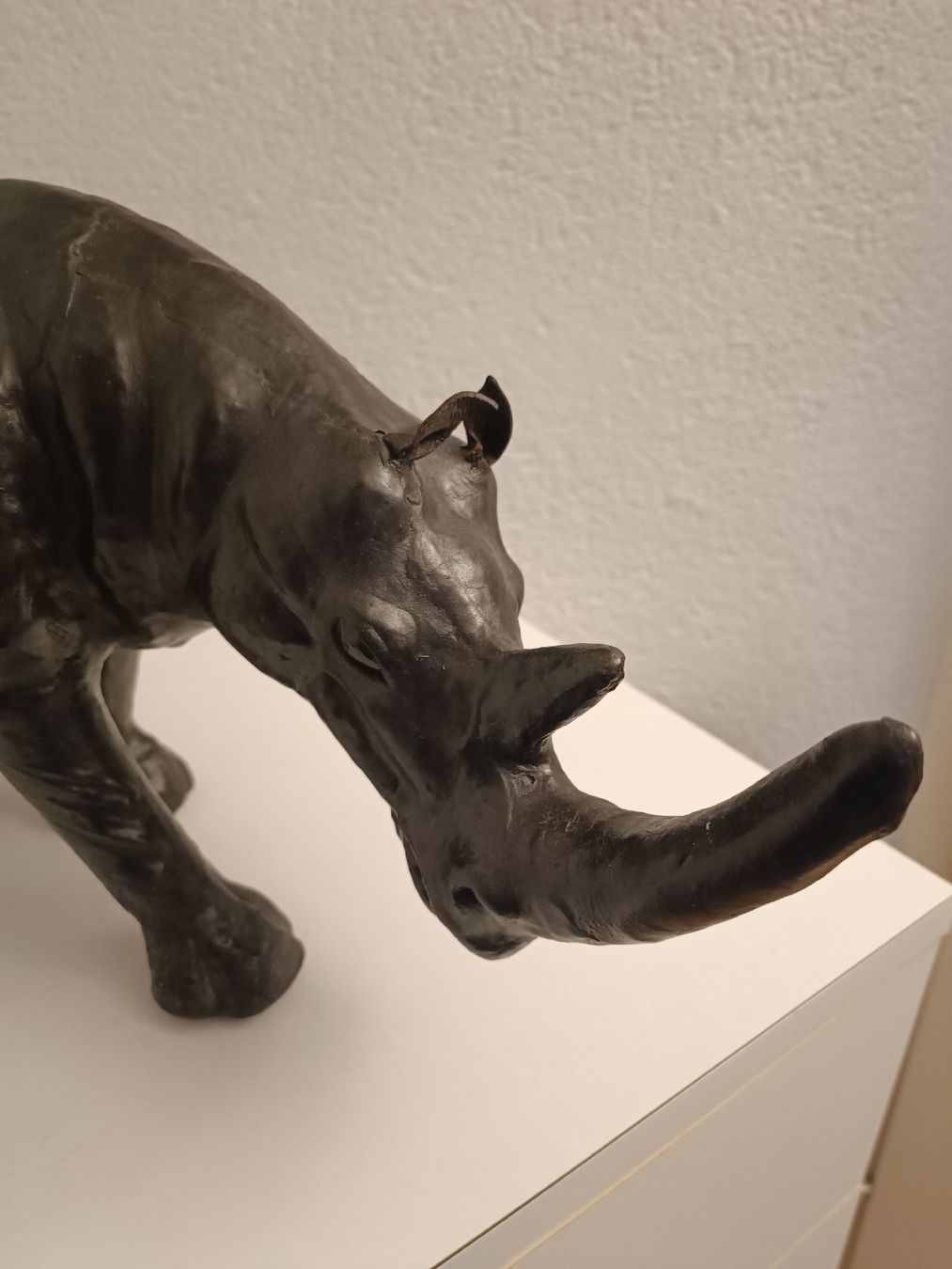 Figuren: Nashorn Decko Figur, majestätisch – Gebraucht aus Pfäfers von Gadonis 1
