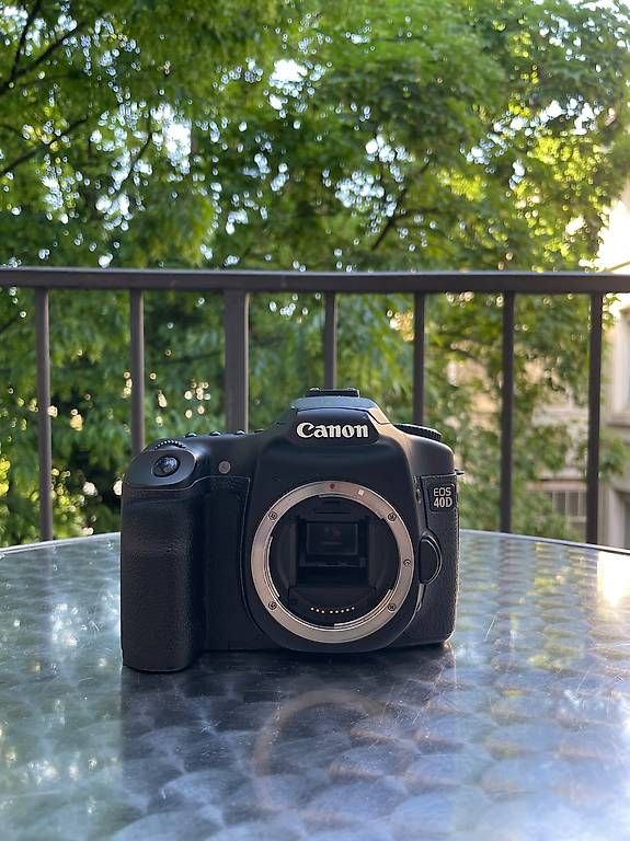 Appareil photo: Canon EOS 40D + Batteriegriff + Ladegeräte + 2 Akkus – D'occasion à Basel par l_2jvr