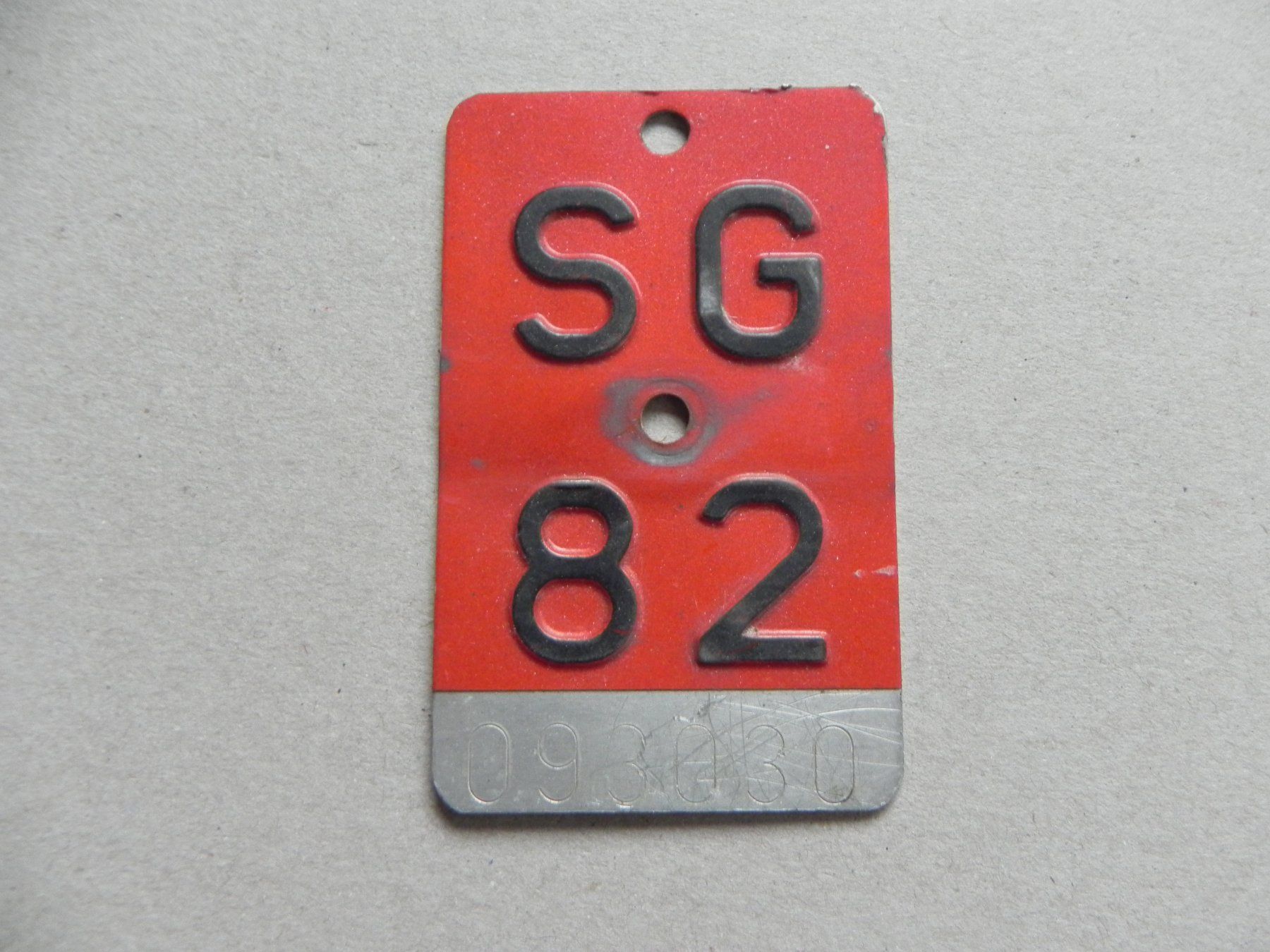Schilder: Velo Rad Nummer Nr. Velonummer 1982 SG 82 Geschenk – Gebraucht aus Siebnen von krimsie