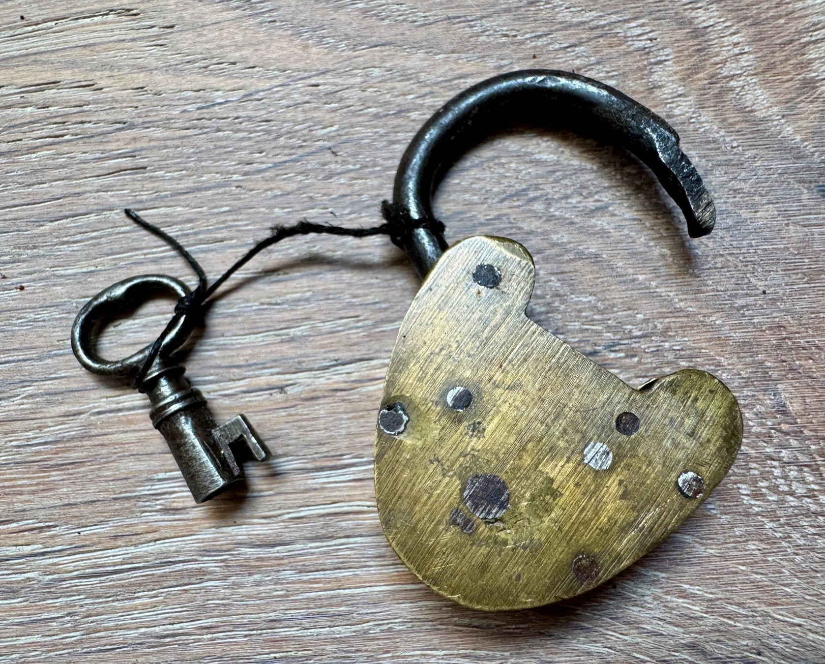Cadenas: Antikes kleines Vorhängeschloss m.Schlüssel Messing antik – D'occasion à Rothrist par Luckywinner 3