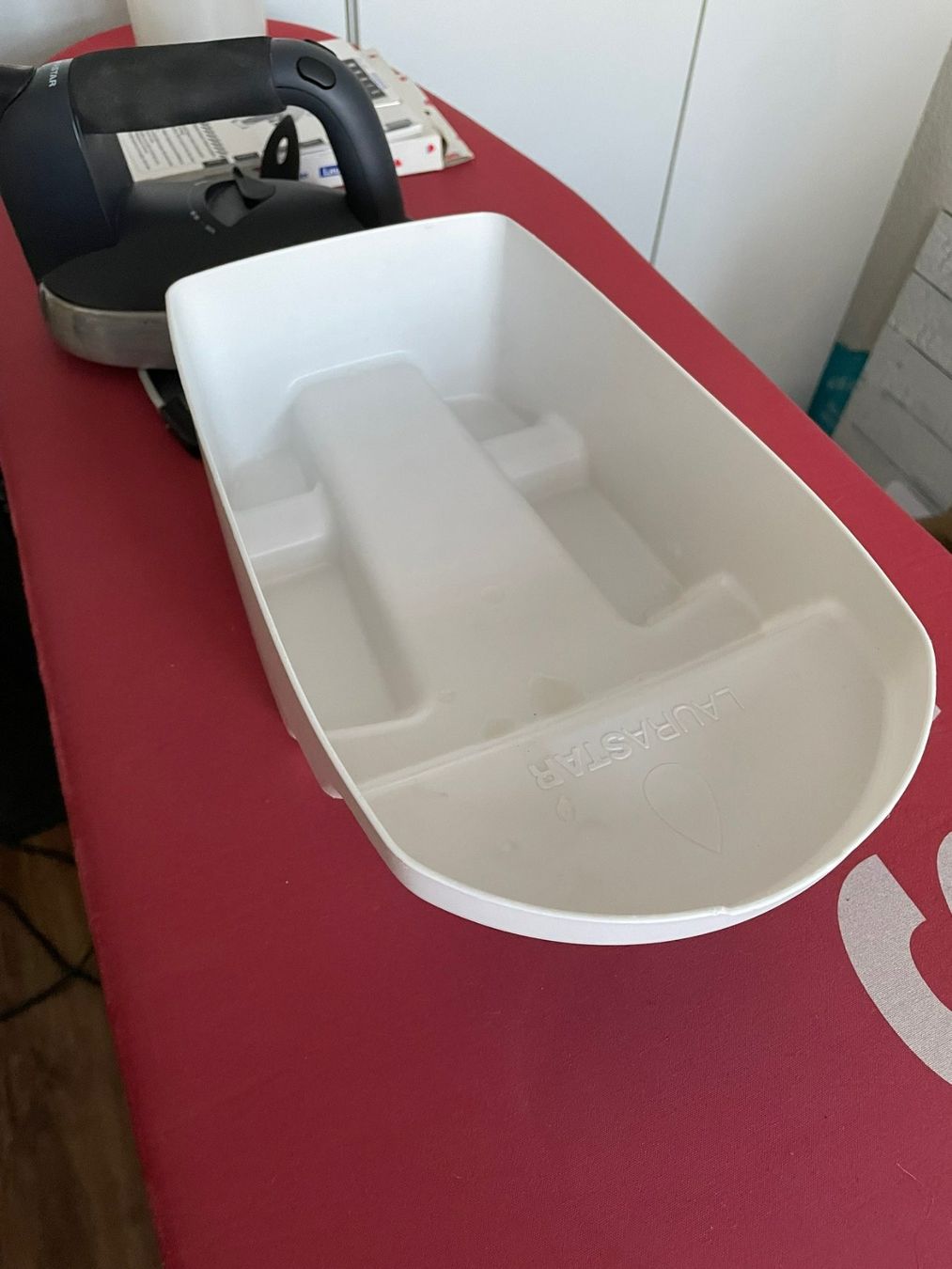 Laurastar Bügeleisen: LauraStar Premium Evolution 2 Dampfbügelstation – Gebraucht aus Strengelbach von  4