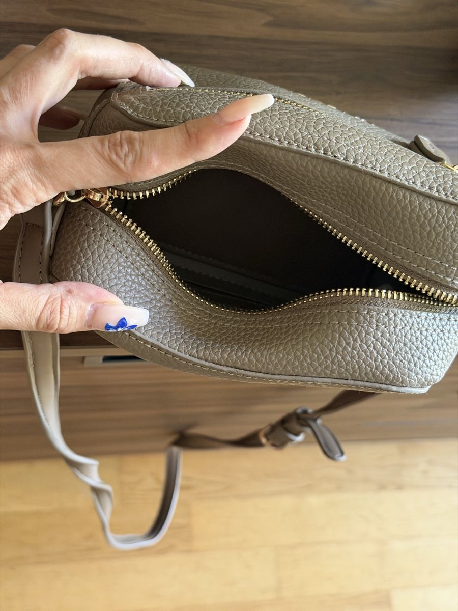 Valentino Borse da donna: VALENTINO UMHÄNGETASCHE BEIGE – Nuovo (secondo la descrizione) da Moosseedorf venduto da sindymatea 2