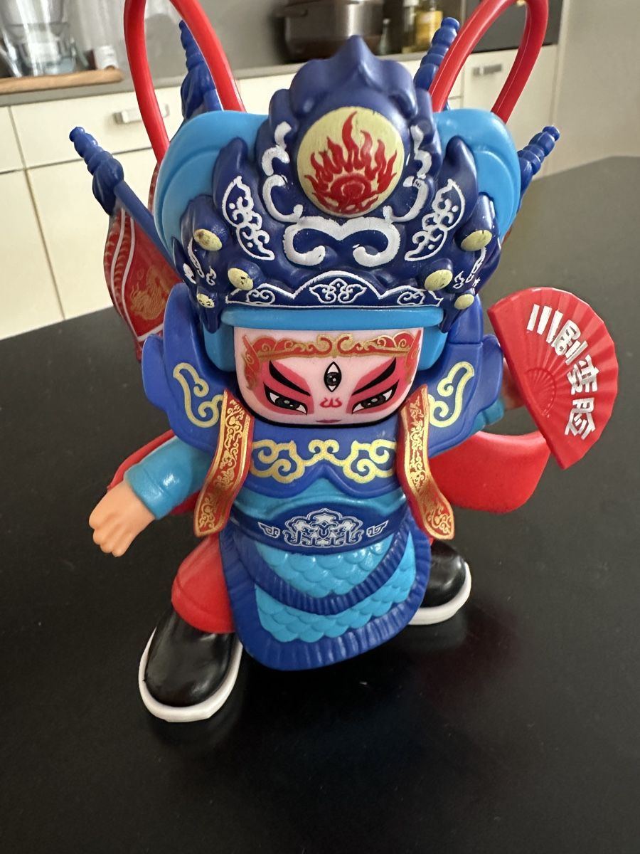 Bambole: Changing face Chinese Opera Warrior Toy – Nuovo (secondo la descrizione) da Gattikon venduto da Sarahs_Schatzkammer 3