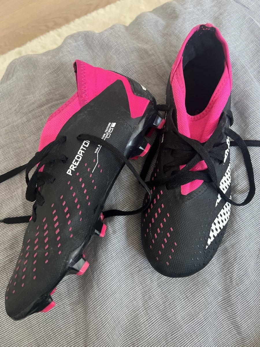 Adidas Herrenschuhe: Chaussures de foot adidas Taille 39. 1/3 – Neu (gemäss Beschreibung) aus Sion von jerermy1911 1