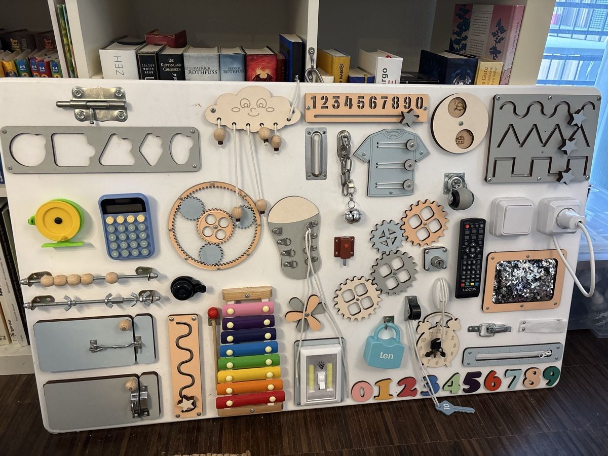 Spielzeuge: Activityboard  – Gebraucht aus Schaffhausen von Schneugger