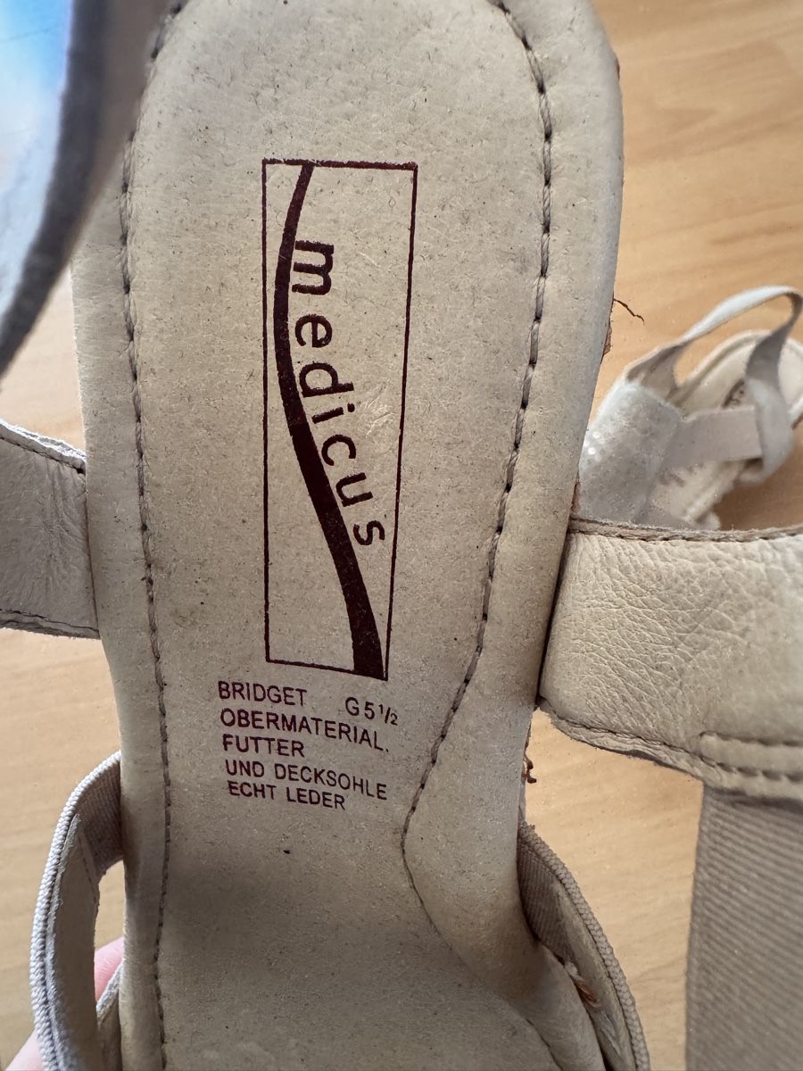 Damenschuhe: Beige Medicus Sandalen – Gebraucht aus Zürich von man_nq66 2
