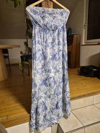 Trägerloses Sommerkleid blau weiss mit Blattmuster