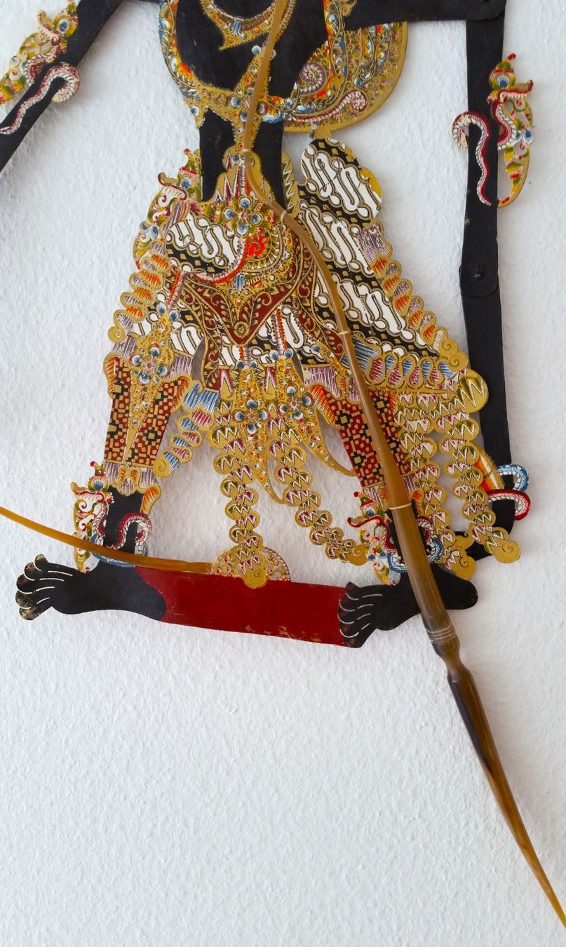 Statuette: Wayang Kulit Schattenspielfigur, Java / Indonesien 1950-80 – Usato da Oberriet SG venduto da ganesh435 9