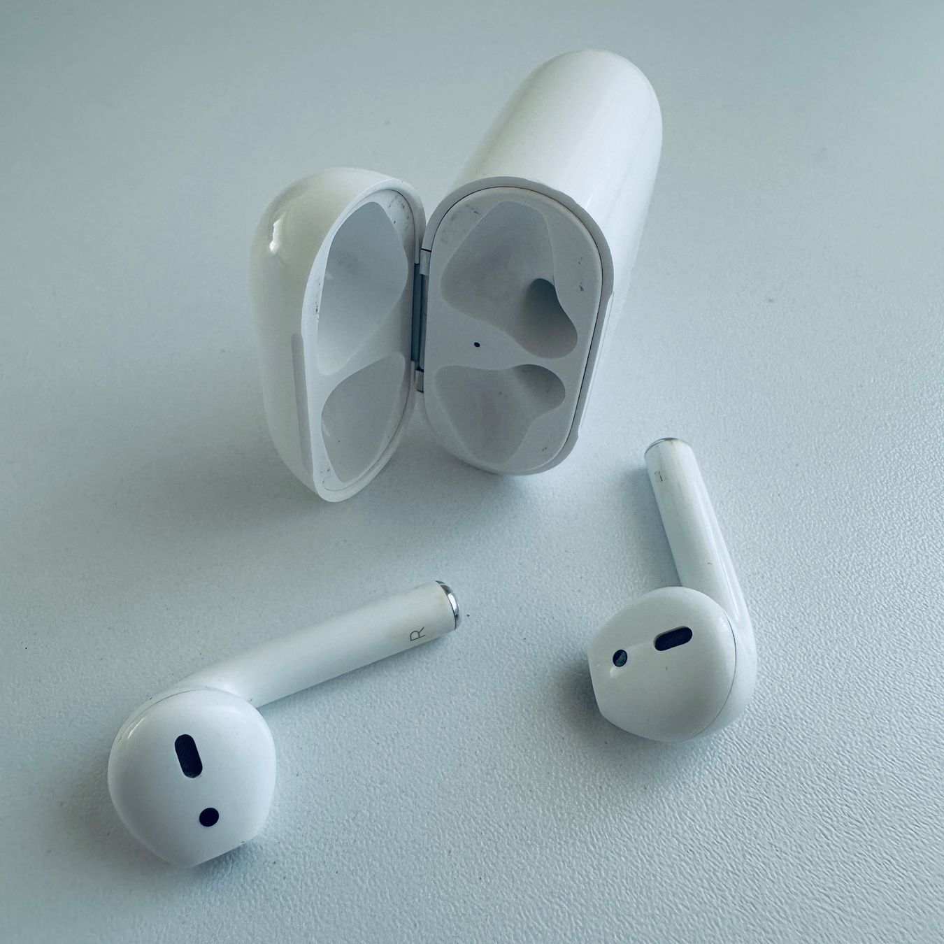 Apple Cuffie: Original Apple AirPods 2 Kopfhörer Wireless Lightning Kabel – Usato da Basel venduto da MY.AIRPODS.SHOP 5