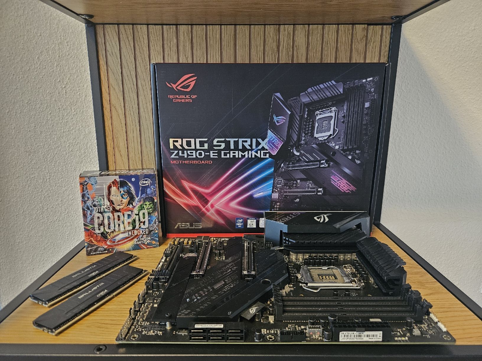 Intel Schede madri: Bundle: I9-10850k, Z490-E, 32GB RAM – Usato da St.Gallen venduto da Troja.ner