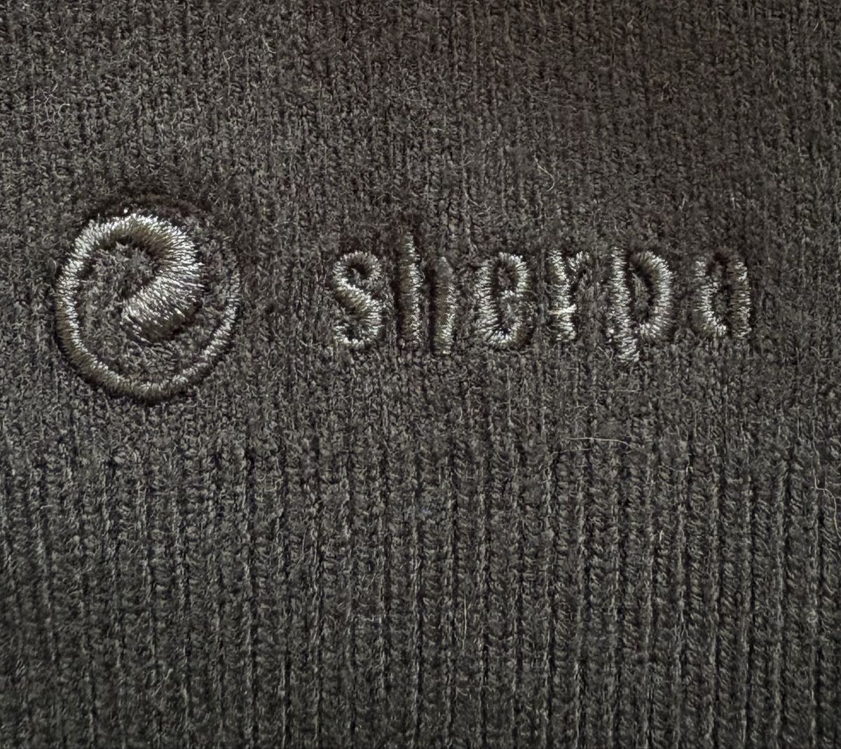 Sherpa Copricapi, berretti & cappellini: Mütze Damen Sherpa mit Glitzer – Usato da Münchenstein venduto da cyoni 1