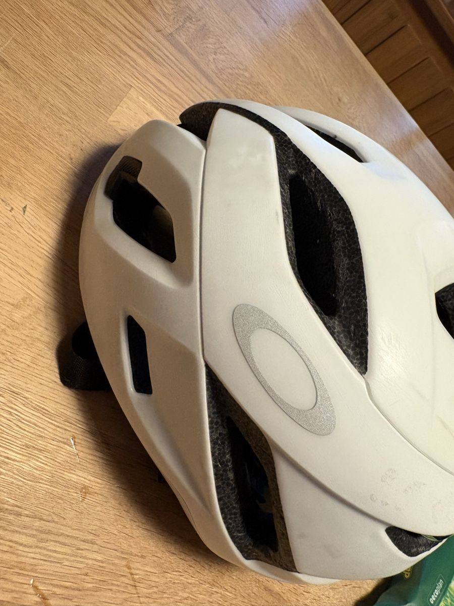 Oakley Caschi: Oakley Aero 5 - Grösse L – Usato da Bern venduto da sam_c78d 2
