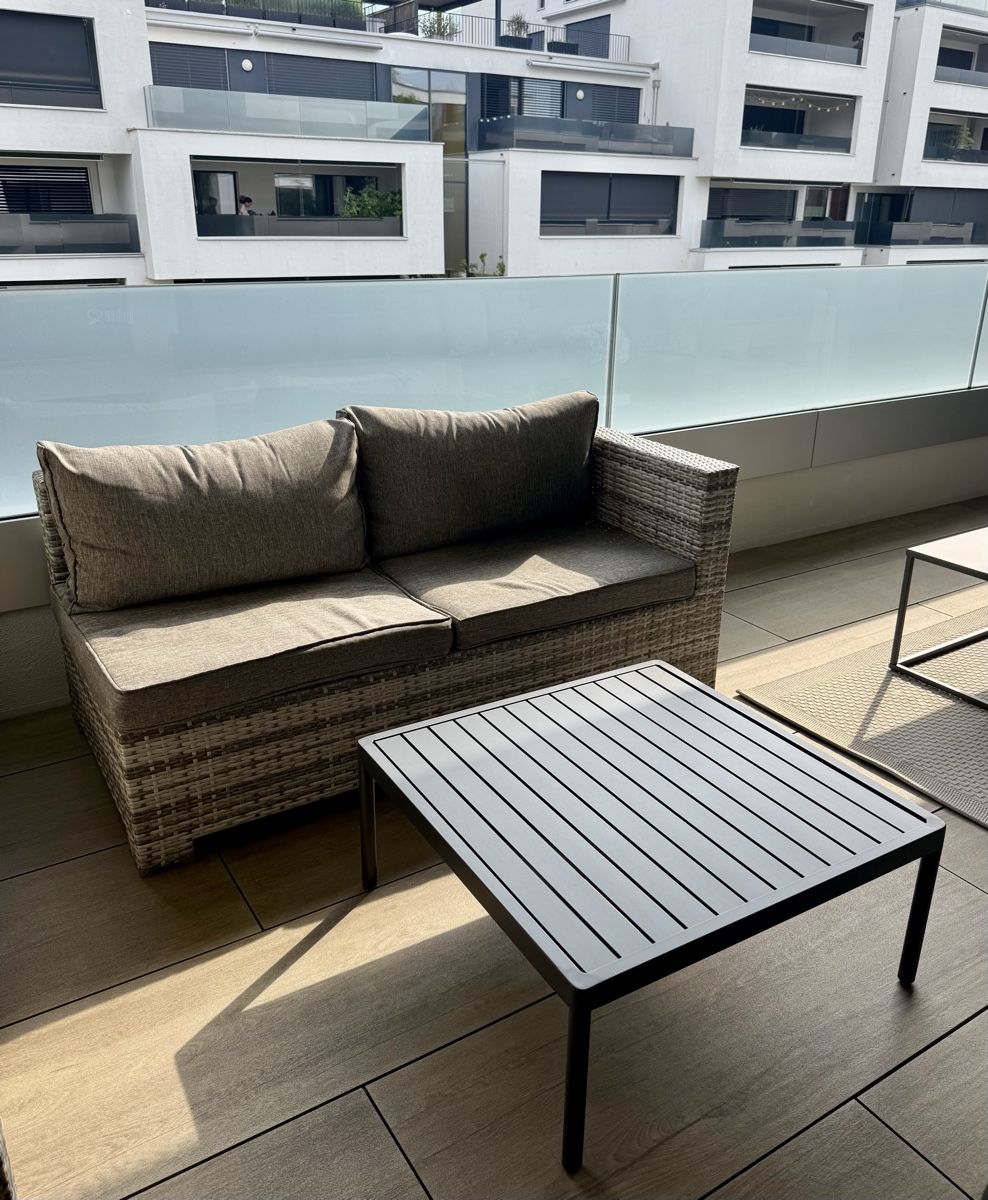 Sofas: Lounge mit Tisch – Gebraucht aus Glattpark(Opfikon) von Barbiie