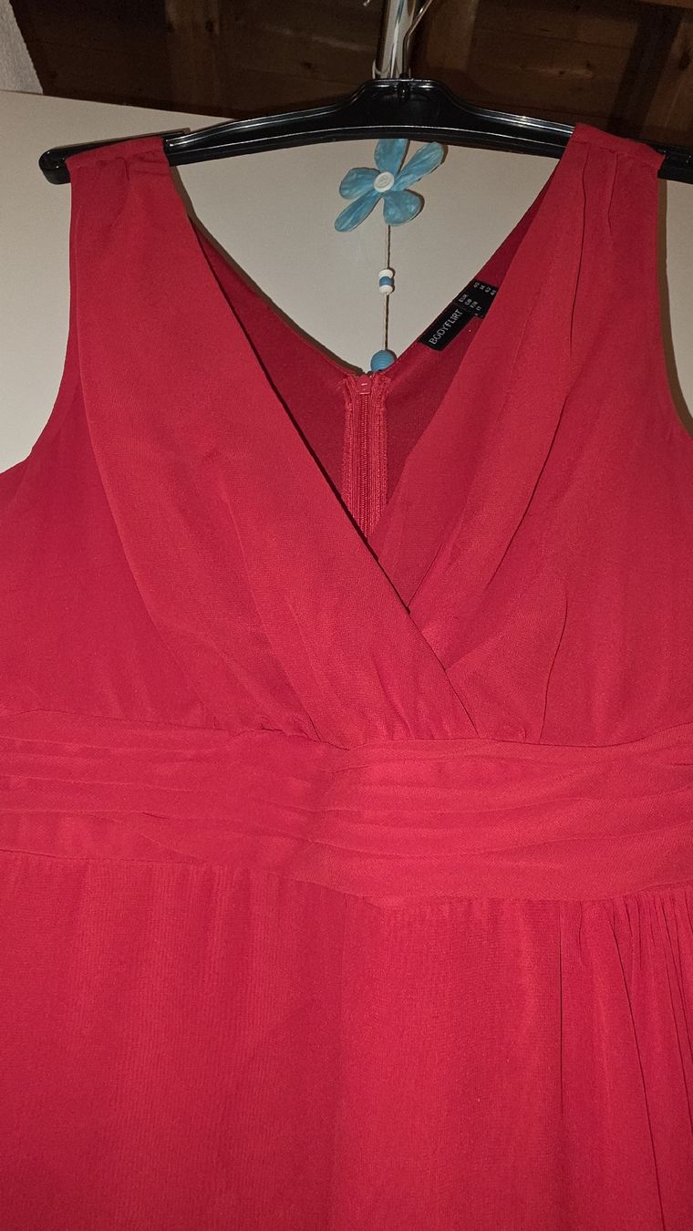 Kleider: Rotes Abendkleid / Cocktailkleid – Gebraucht aus Ilanz von rununa 3
