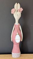 Handgefertigte Hasenfigur «Madame Rose» im Landhausstil