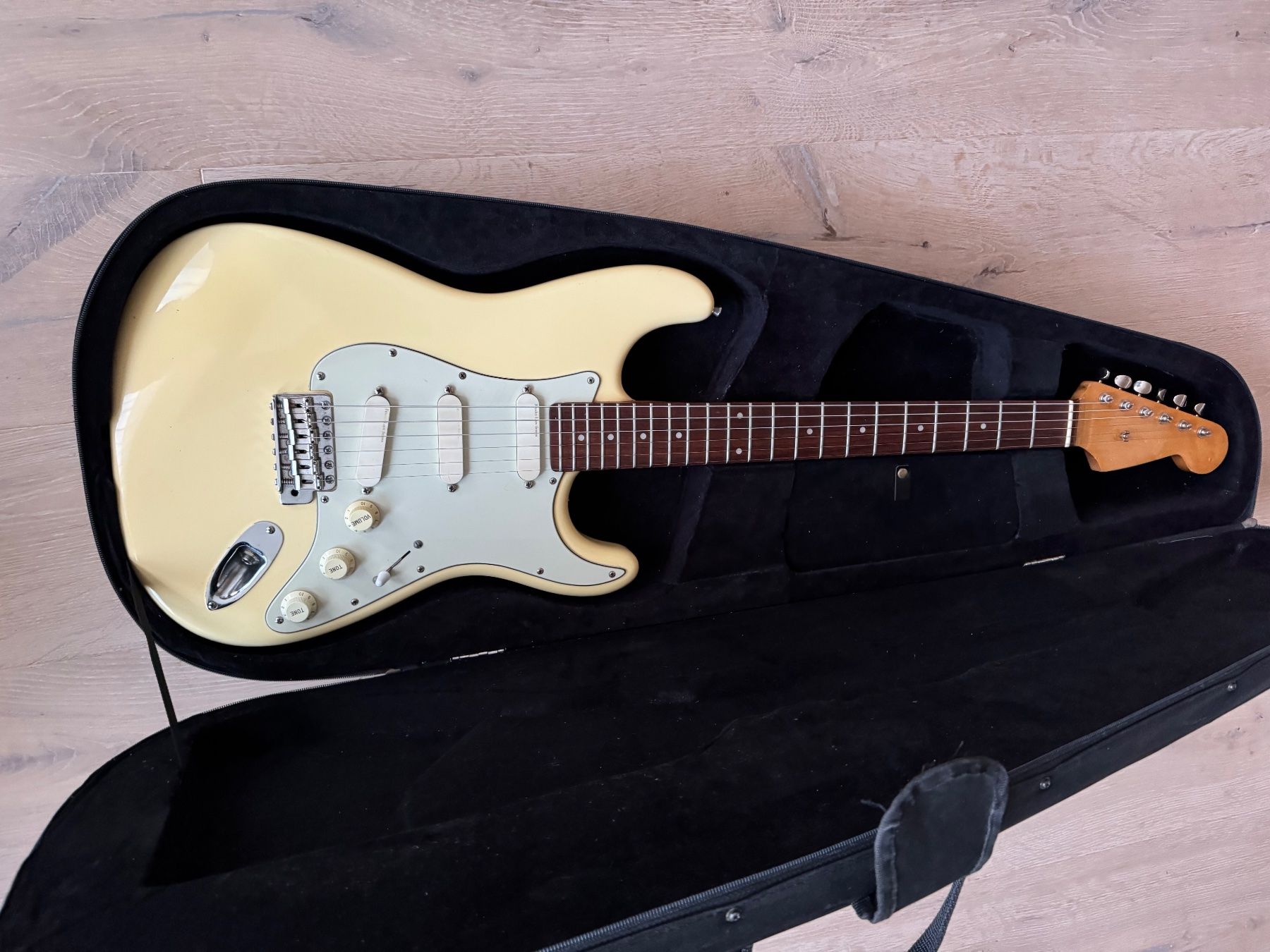 Instruments de musique: Stratocaster – D'occasion à Oberiberg par pedl3 3
