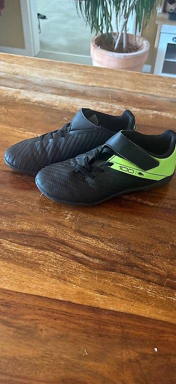 Scarpe per ragazzi: Fußballschuhe Kipsta 33 – Usato da Tegna venduto da JenTimo