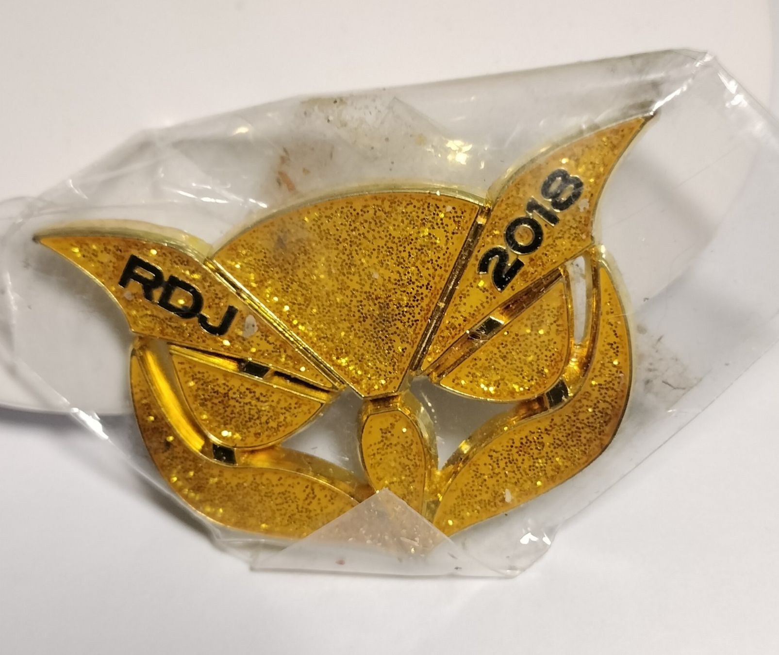 Spille & Fermagli: Pin RDJ 2018 con gufo glitterato – Nuovo (secondo la descrizione) da Capolago venduto da sco_7ywt