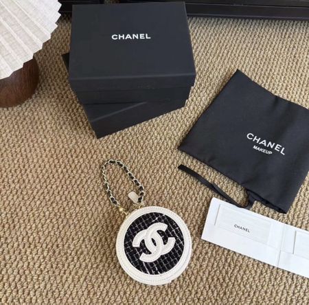 Chanel Rundtasche Tweed Schwarz Weiss Leder Neu
52