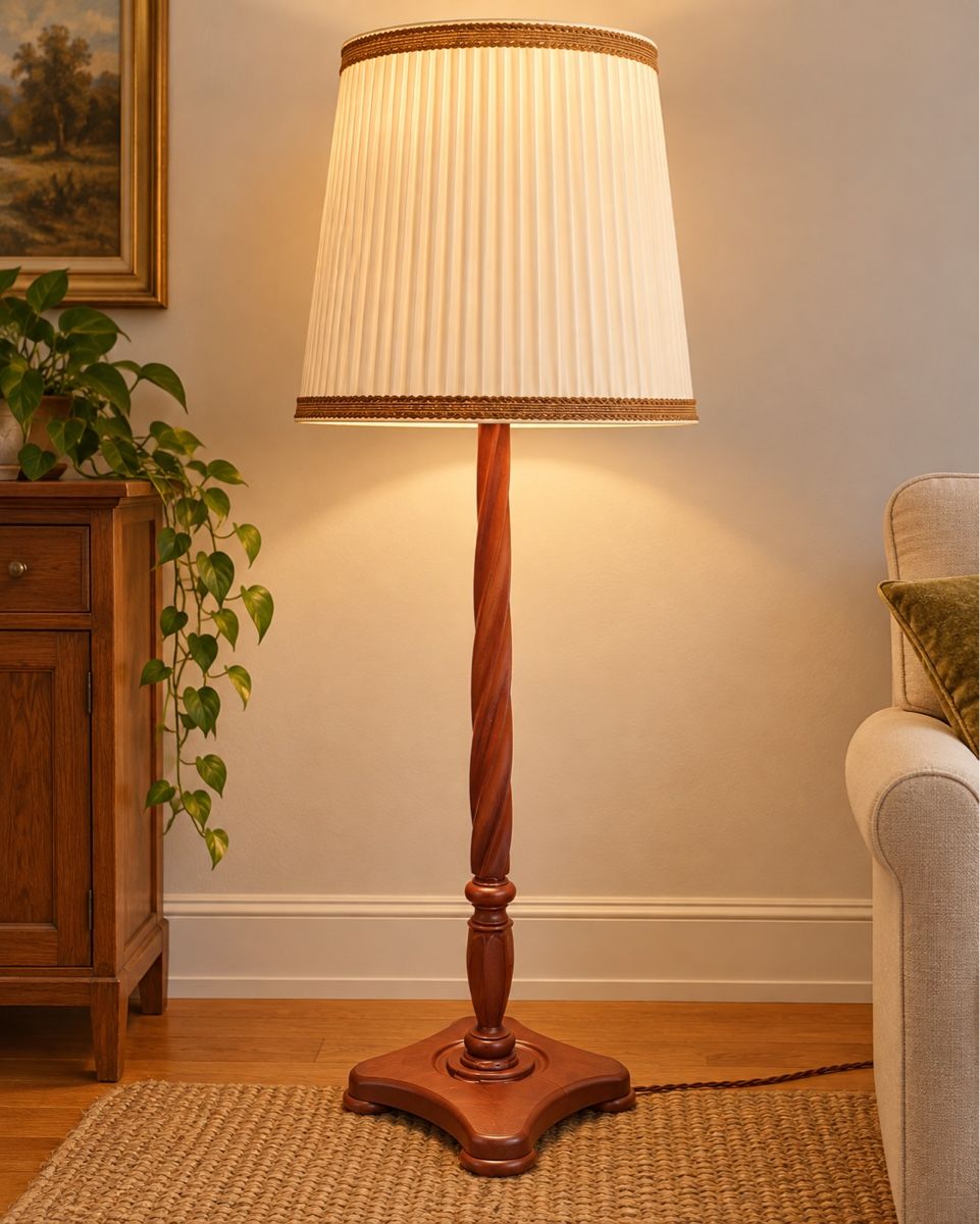 Lampen: Vintage Stehlampe – Gebraucht aus Tennwil von Zaylaaa