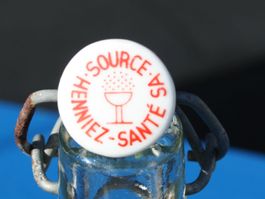 ALTE HENNIEZ SANTE SA BÜGEL FLASCHE
