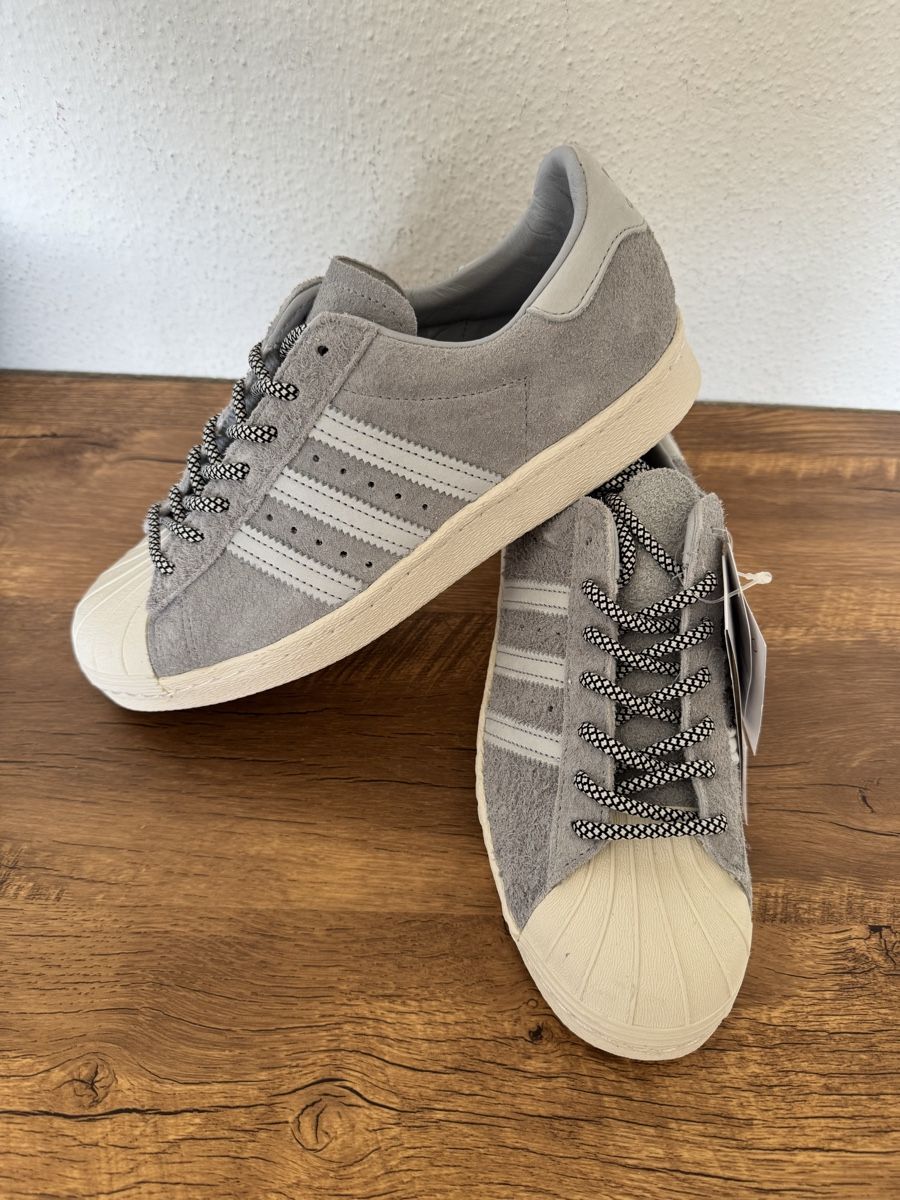 Adidas Scarpe da donna: Baskets Adidas Superstar grises, taille 40 2/3 – Nuovo e nell'imballaggio originale da Brügg BE venduto da Goob 1