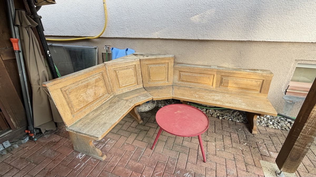 Panchine: Banc d'angle rustique en bois massif, charme authentique – Usato da Grolley venduto da GM-CK