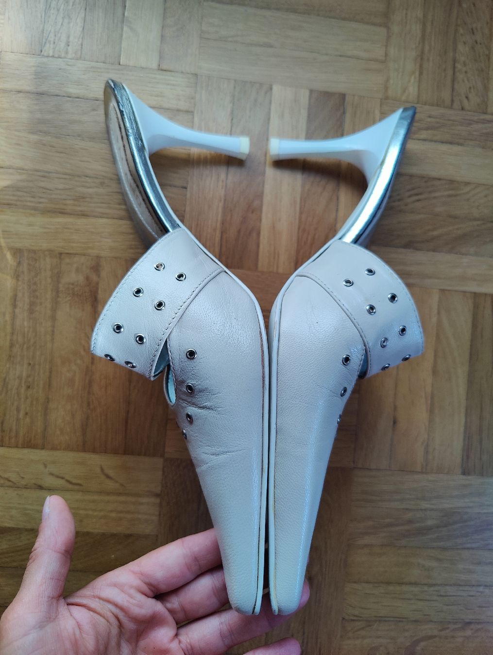 Chaussures femmes: Y2K vintage stud white leather heeled mules – D'occasion à La Tour-de-Peilz par dAutrefois 2